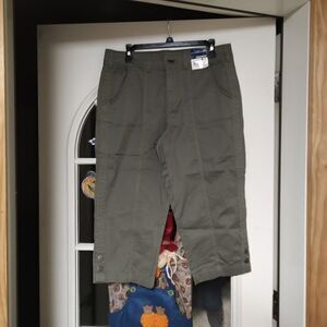 New Basic Editions Green Utility Capri Size Women's M